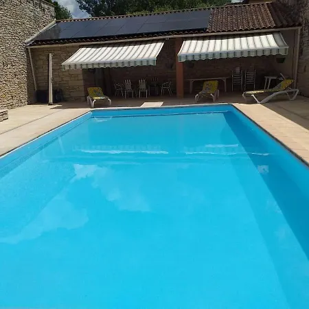 Stunning 4-Bed House In Septfonds With Pool Semesterbostad